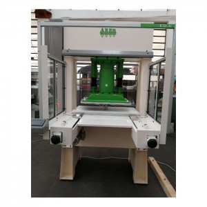 Presse de découpe à table...