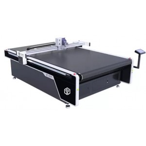 TABLE DECOUPE PAR COUTEAU...