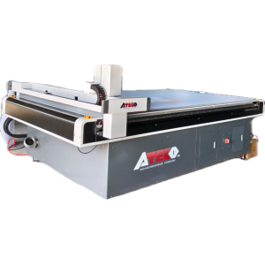 TABLE DECOUPE PAR COUTEAU...